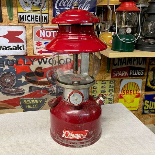 コールマン Coleman ランタン 1961年10月 200A 希少な初年度バーガンディー 中古 整備済み【海外直輸入USED品】