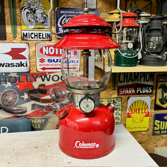 コールマン Coleman ランタン 1963年10月 200A レッドボーダー 低いベンチレーター【海外直輸入USED品】
