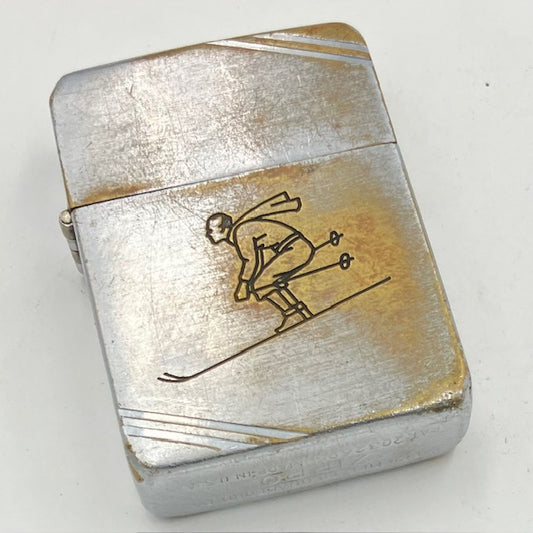 ZIPPO ビンテージ ジッポー 1940年～1941年 ラウンドコーナー ダイアゴナルライン スポーツシリーズ スキーヤー 4バレル PAT.2032695 中古 動作確認済み 【海外直輸入USED品】
