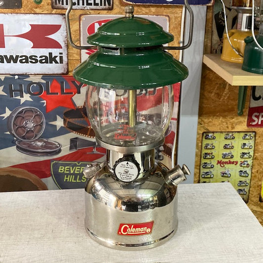 コールマン Coleman ランタン 極レアなローベンチの後期型 1963年10月 202 プロフェッショナル【海外直輸入USED品】