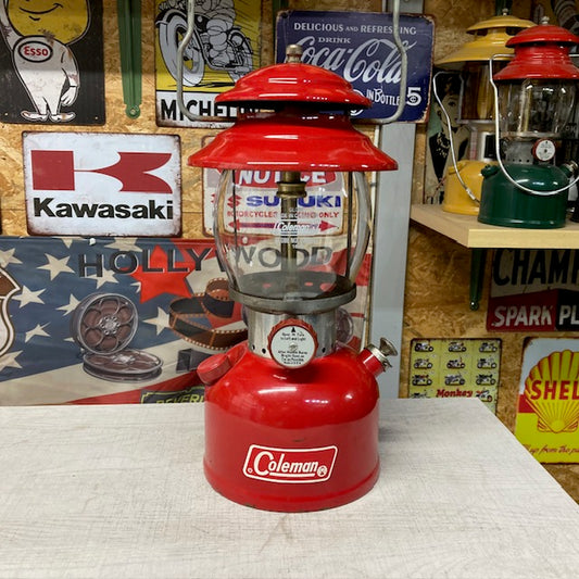 1970年11月　コールマン Coleman 200A　ホワイトボーダー　ブルーポイントなしベンチレーター　ランタン【海外直輸入USED品】
