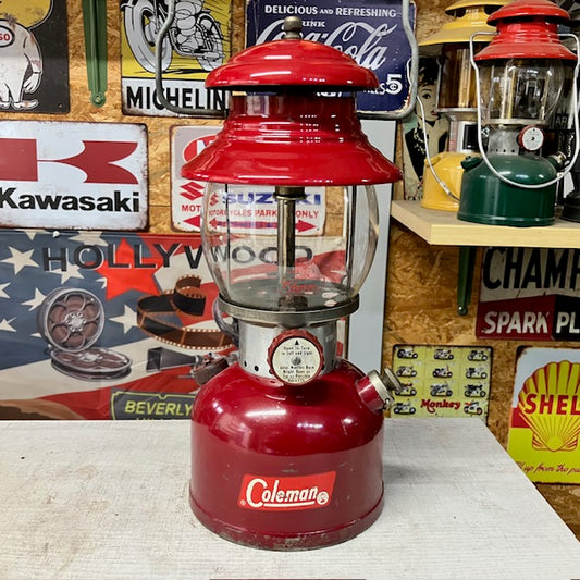 コールマン Coleman ランタン 1962年2月 200A バーガンディー 美品 中古 整備済み【海外直輸入USED品】