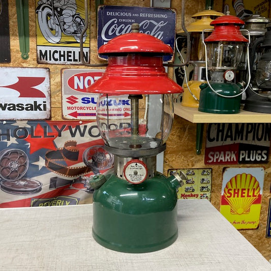 コールマン Coleman ランタン 1951年4月 200 クリスマスランタン ブラス製タンク 希少モデル 美品 クリスマスランタン 整備済み【海外直輸入USED品】