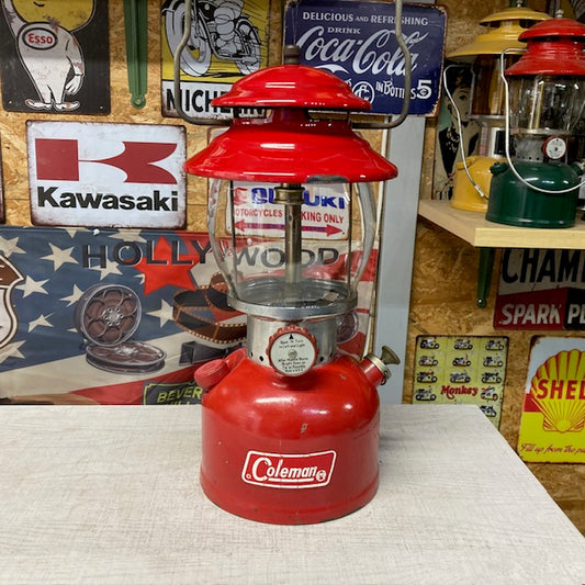 1971年8月　コールマン Coleman 200A　ホワイトボーダー　ブルーポイントなしベンチレーター　ランタン　【海外直輸入USED品】