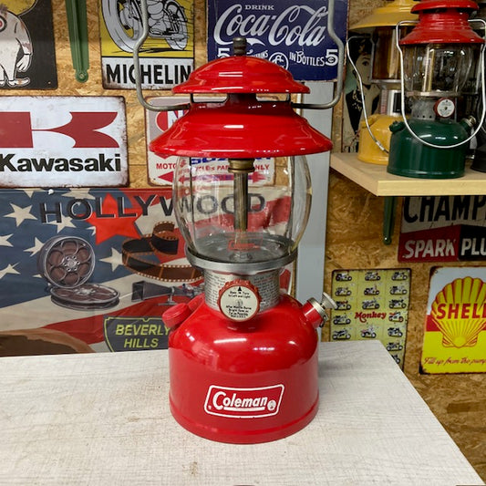 【美品】1974年4月　コールマン Coleman 200A　ホワイトボーダー　ブルーポイントなしベンチレーター　ランタン【海外直輸入USED品】