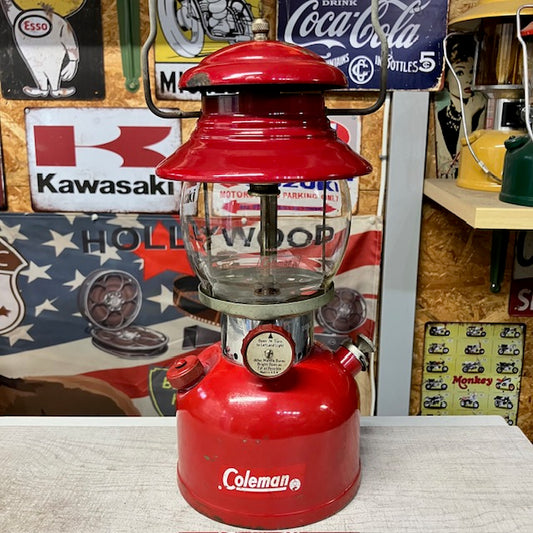 コールマン Coleman ランタン 1963年3月 200A レッドボーダー マルーン 高いベンチレーター 中古 整備済み【海外直輸入USED品】