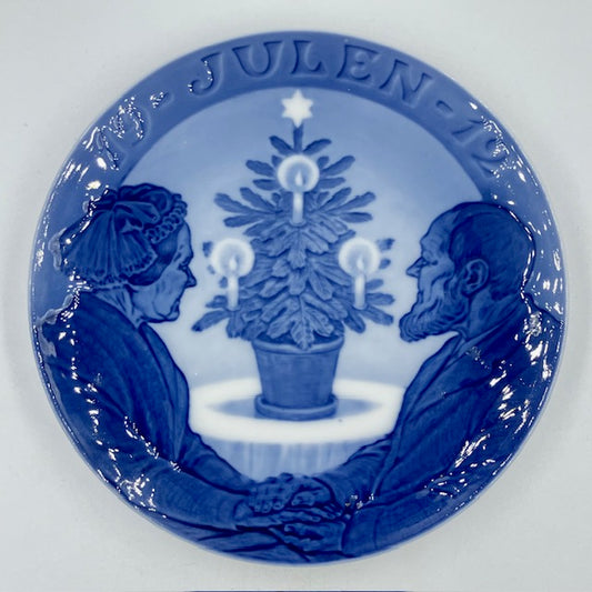 ロイヤルコペンハーゲン　イヤープレート　1912年　「Elderly Couple by Christmas Tree」　クリスマスツリーのそばの老夫婦【海外直輸入USED品】