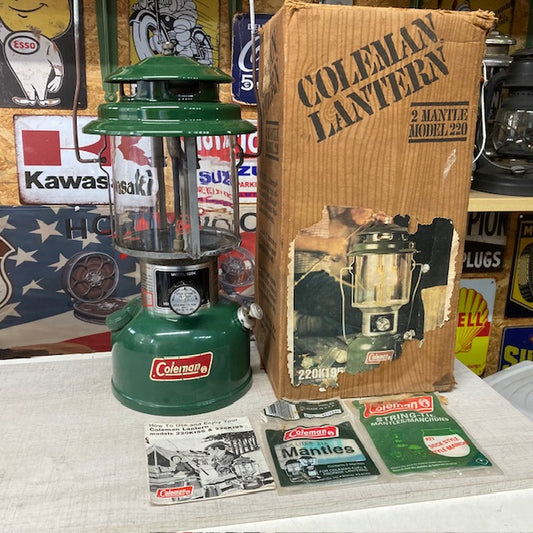 コールマン Coleman ランタン 1982年2月 220K 箱 取説等付き 整備済み【海外直輸入USED品】
