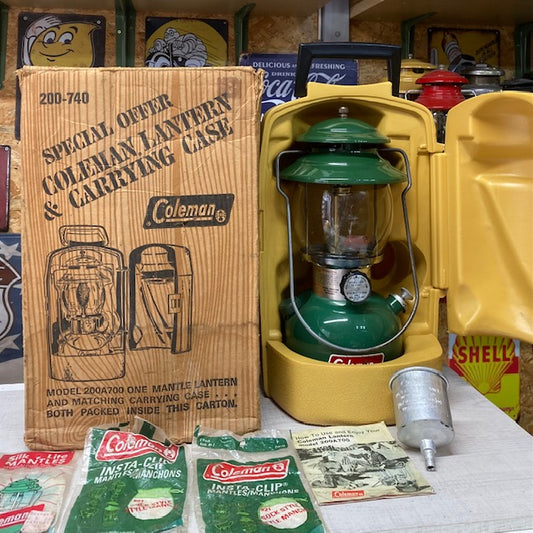 コールマン Coleman ランタン 200A700 「COLEMAN LANTERNE ＆ CARRYING CASE」箱入りセット 1981年2月 中古 整備済み 【海外直輸入USED品】