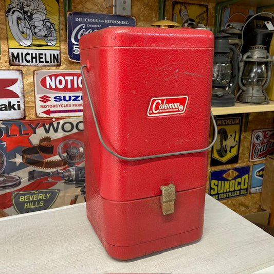 【ケースのみ】赤　ガルウィングケース　コールマン Coleman 200A　パテペン　メタルケース　200A用　ランタン【海外直輸入USED品】