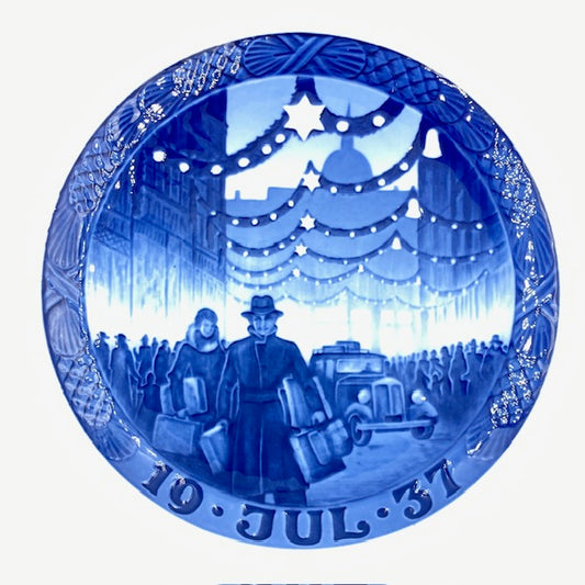 ロイヤルコペンハーゲン イヤープレート 1937年 「Christmas Scene in Mainstreet, Copenhagen」 コペンハーゲンのクリスマス【海外直輸入USED品】