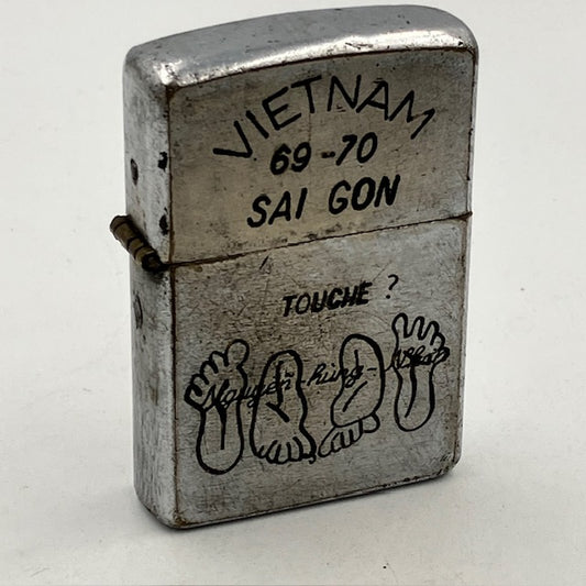 ジッポー ZIPPO ベトナムジッポー 1969年 TOUCHE？ ２人の足裏 使えます ヴェトナムジッポー【海外直輸入USED品】