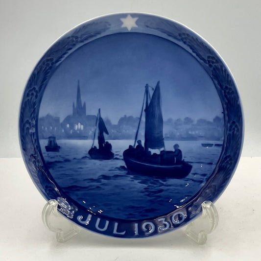 ロイヤルコペンハーゲン イヤープレート 1930年「Fishing Boats on the Way to the Harbor」漁船【海外直輸入USED品】