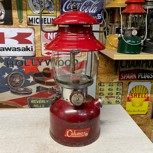 コールマン Coleman ランタン 1962年3月 200A 大変シブいバーガンディー オリジナル 整備済み【海外直輸入USED品】