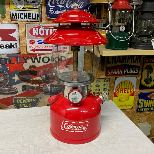 1973年10月　コールマン Coleman 200A　ホワイトボーダー　ブルーポイントなしベンチレーター　ランタン　【海外直輸入USED品】