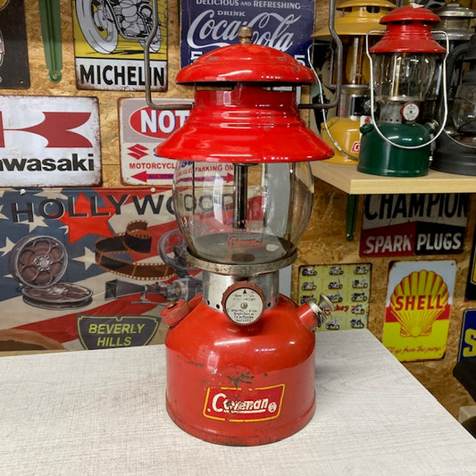 1961年3月　【希少】ランタンマーク有りイエローボーダー　オリジナルの個体　コールマン Coleman 200A　ランタン【海外直輸入USED品】