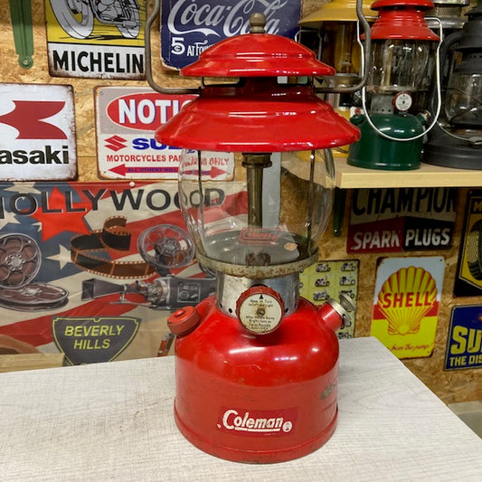 1964年2月　コールマン　Coleman　200A　レッドボーダー　低いベンチレーター　ランタン　【海外直輸入USED品】